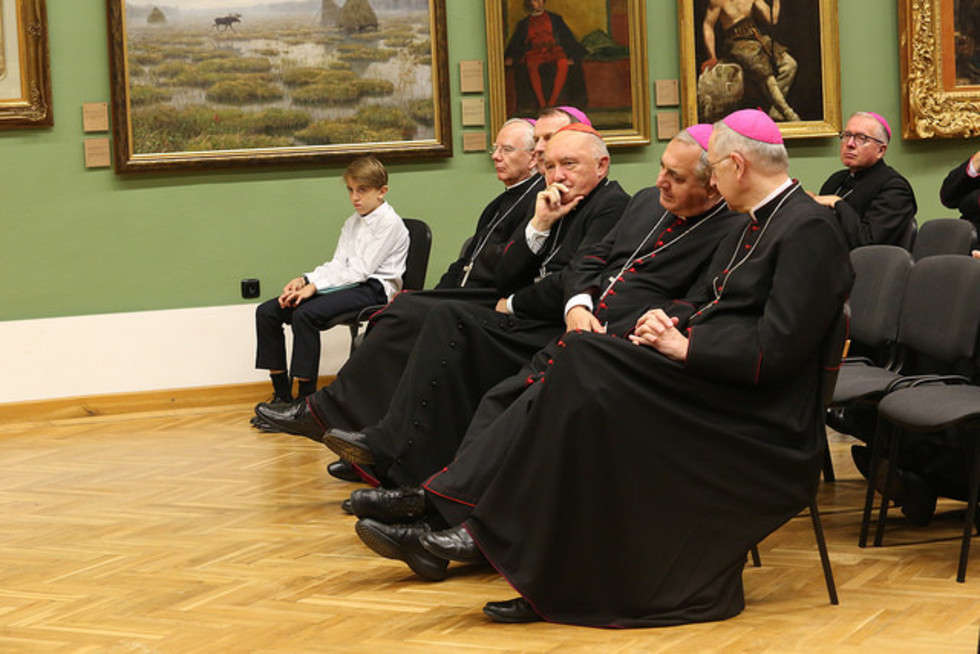  Wizyta biskupów na Zamku lubelskim i msza w kościele akademickim KUL (zdjęcie 3) - Autor: Materiały KEP