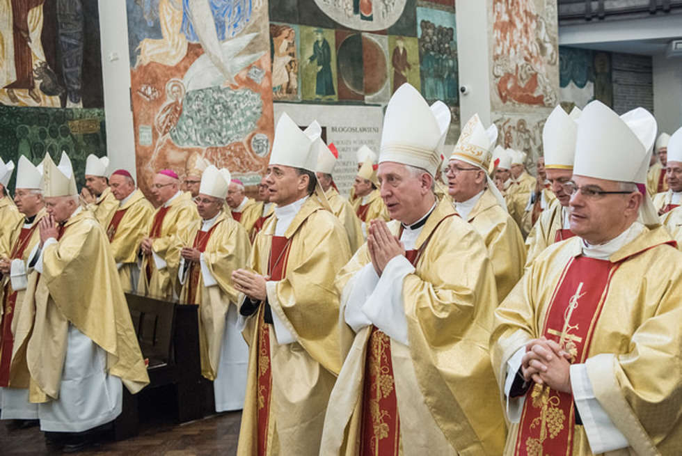  Wizyta biskupów na Zamku lubelskim i msza w kościele akademickim KUL (zdjęcie 15) - Autor: Materiały KEP
