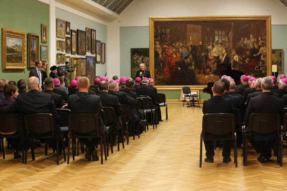  Wizyta biskupów na Zamku lubelskim i msza w kościele akademickim KUL (zdjęcie 5) - Autor: Materiały KEP