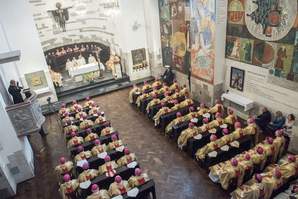  Wizyta biskupów na Zamku lubelskim i msza w kościele akademickim KUL (zdjęcie 11) - Autor: Materiały KEP