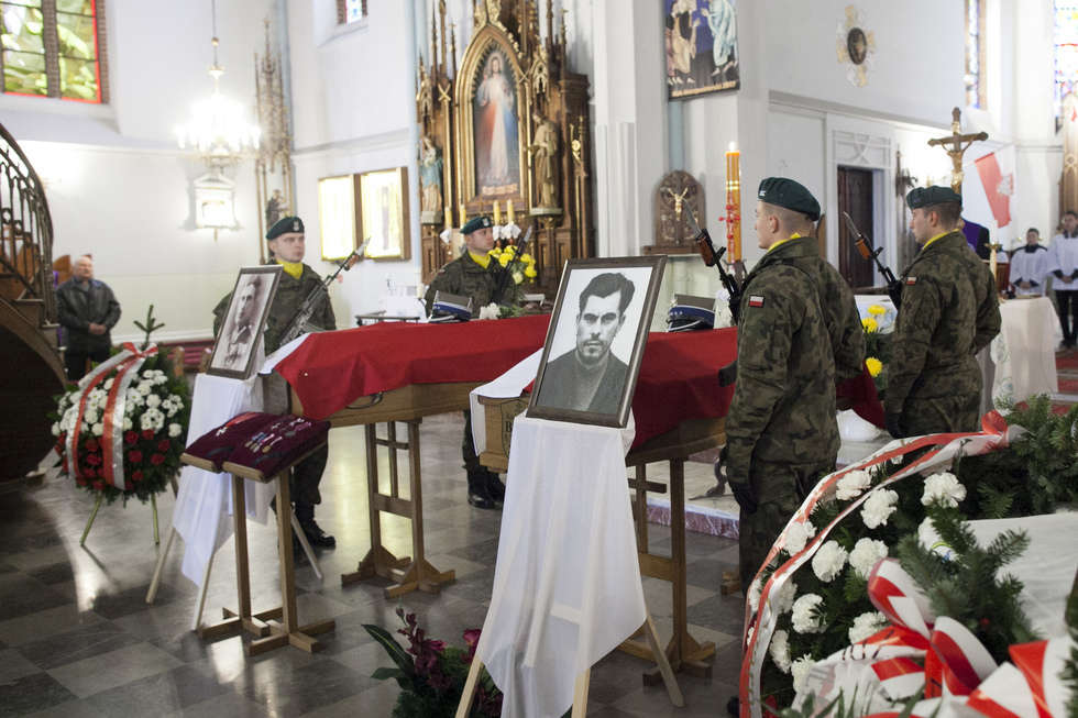  Żołnierze WiN zamordowani w Lublinie spoczęli w Radecznicy (zdjęcie 20) - Autor: Jacek Szydłowski
