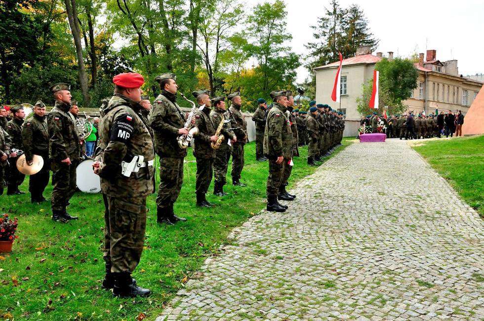  Radecznica. Uroczystości pogrzebowe żołnierzy wyklętych (zdjęcie 16) - Autor:  Foto Flesz Jaro Jaroslaw Jablonski