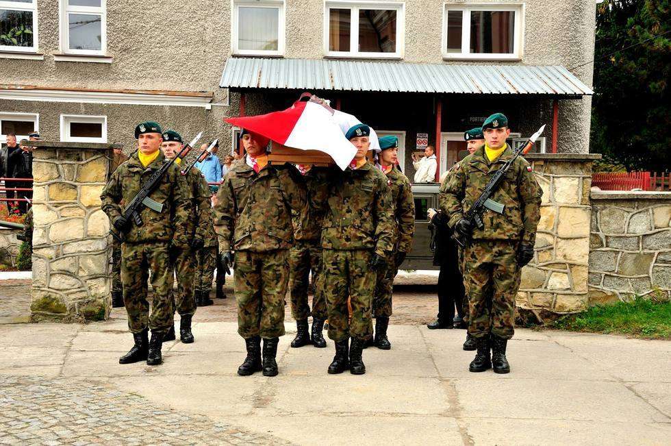  Radecznica. Uroczystości pogrzebowe żołnierzy wyklętych (zdjęcie 2) - Autor:  Foto Flesz Jaro Jaroslaw Jablonski