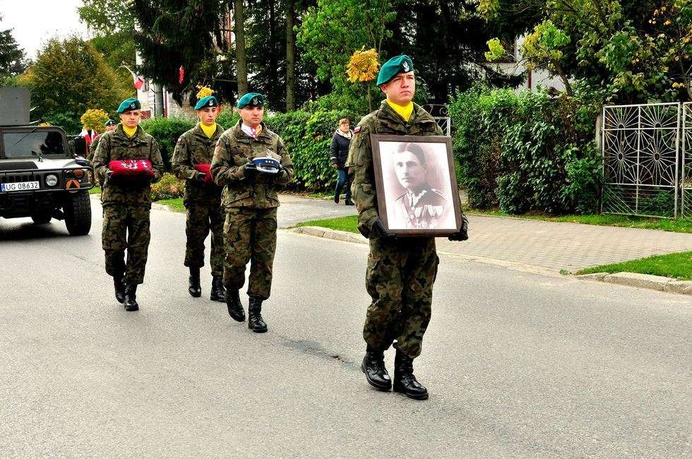  Radecznica. Uroczystości pogrzebowe żołnierzy wyklętych (zdjęcie 40) - Autor:  Foto Flesz Jaro Jaroslaw Jablonski