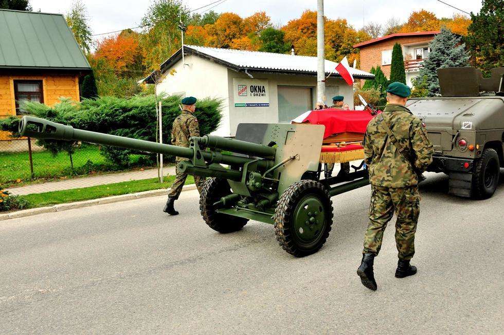  Radecznica. Uroczystości pogrzebowe żołnierzy wyklętych (zdjęcie 9) - Autor:  Foto Flesz Jaro Jaroslaw Jablonski