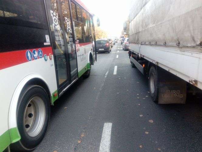 Olbrzymi korek na al. Kraśnickiej