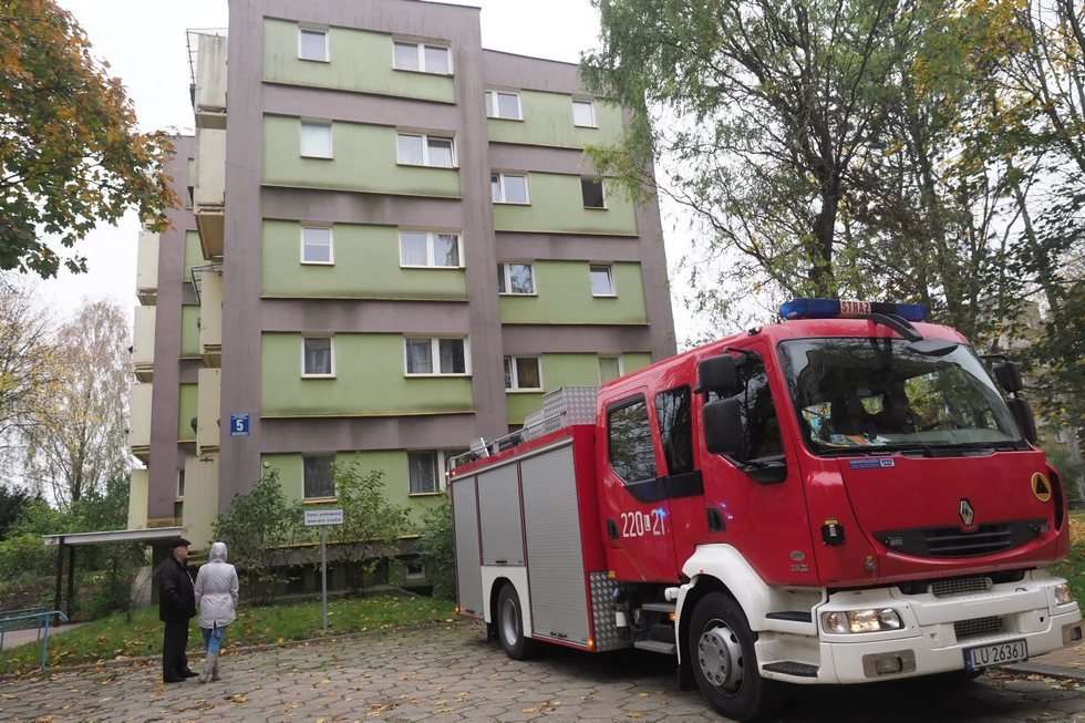  Pożar mieszkania w bloku przy ul. Skierki w Lublinie (zdjęcie 4) - Autor: Wojciech Nieśpiałowski