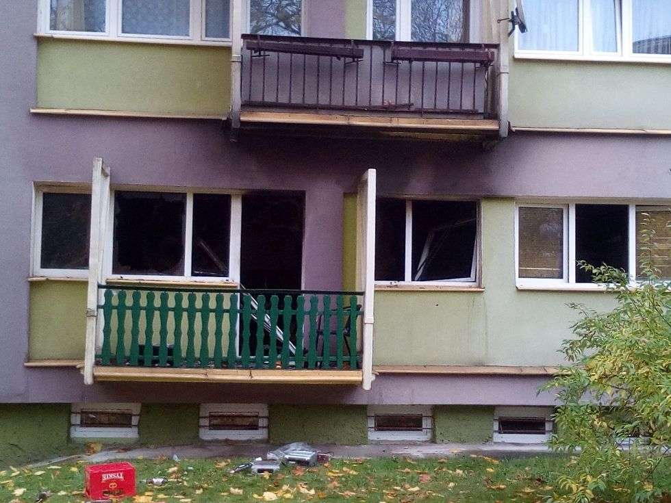  Pożar mieszkania w bloku przy ul. Skierki w Lublinie (zdjęcie 13) - Autor: Konrad Pietraszek