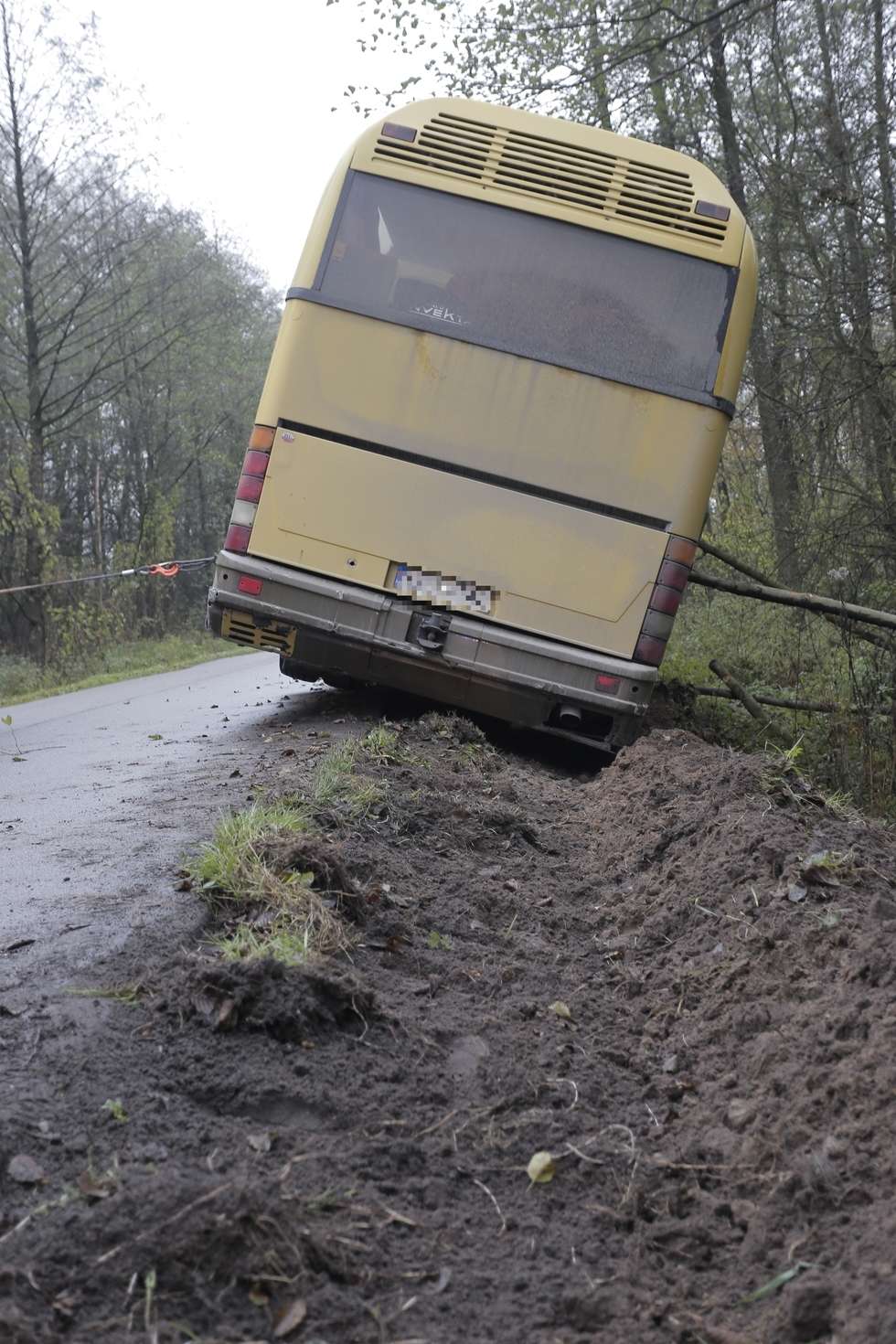  Wypadek autobusu w Majdanie Kozłowieckim (zdjęcie 3) - Autor: Bartek Wójtowicz