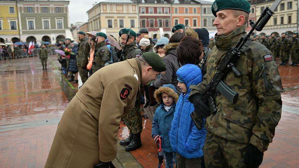  Zaprzysiężenie żołnierzy Wojsk Obrony Terytorialnej w Zamościu (zdjęcie 15) - Autor: mjr Robert Siemaszko/CO MON