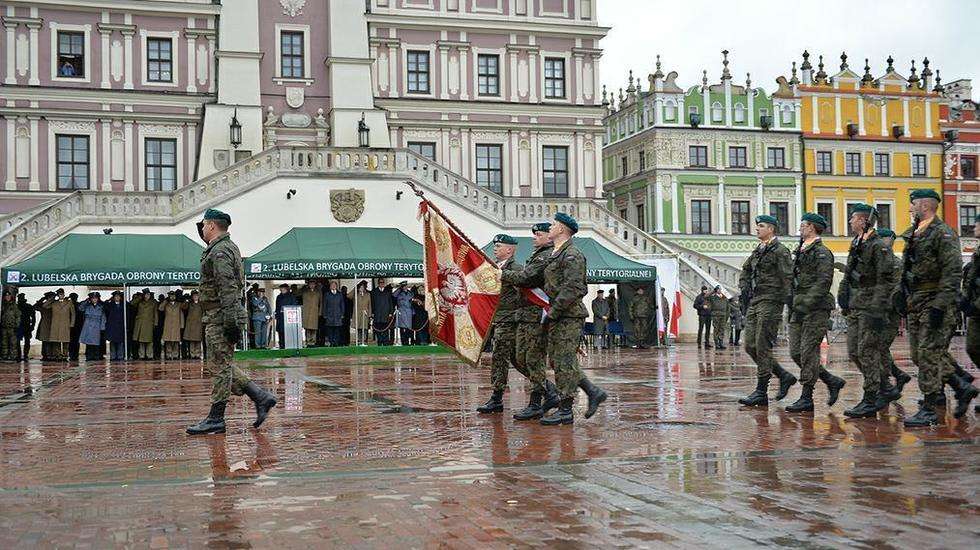  Zaprzysiężenie żołnierzy Wojsk Obrony Terytorialnej w Zamościu (zdjęcie 9) - Autor: mjr Robert Siemaszko/CO MON