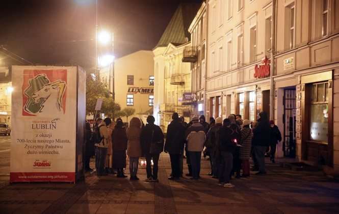 Lublin: Zapalili znicze dla Piotra S. - Autor: Wojciech Nieśpiałowski