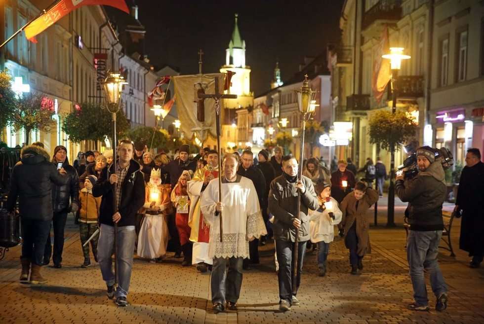  Holy Wins - Parada Wszystkich Świętych przeszła ulicami Lublina (zdjęcie 2) - Autor: Wojciech Nieśpiałowski