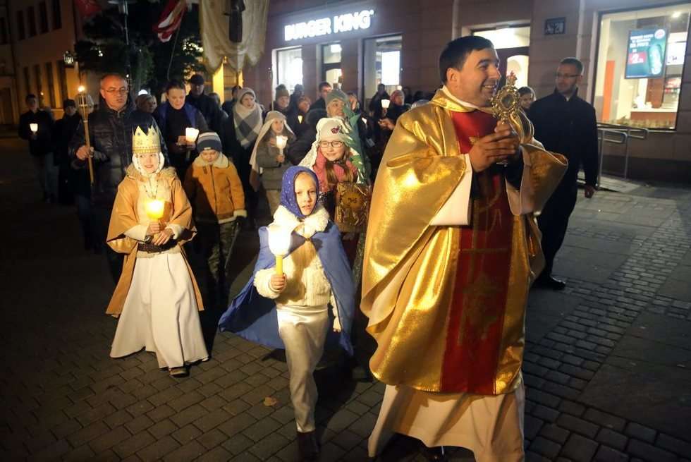  Holy Wins - Parada Wszystkich Świętych przeszła ulicami Lublina (zdjęcie 15) - Autor: Wojciech Nieśpiałowski