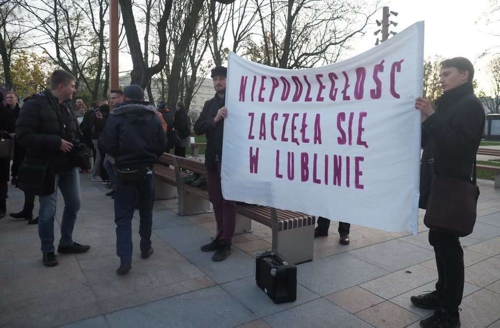  Obchody 99 rocznicy ogłoszenia w Lublinie Republiki Polskiej i utworzenia Tymczasowego Rządu Ludoweg (zdjęcie 15) - Autor: Wojciech Nieśpiałowski