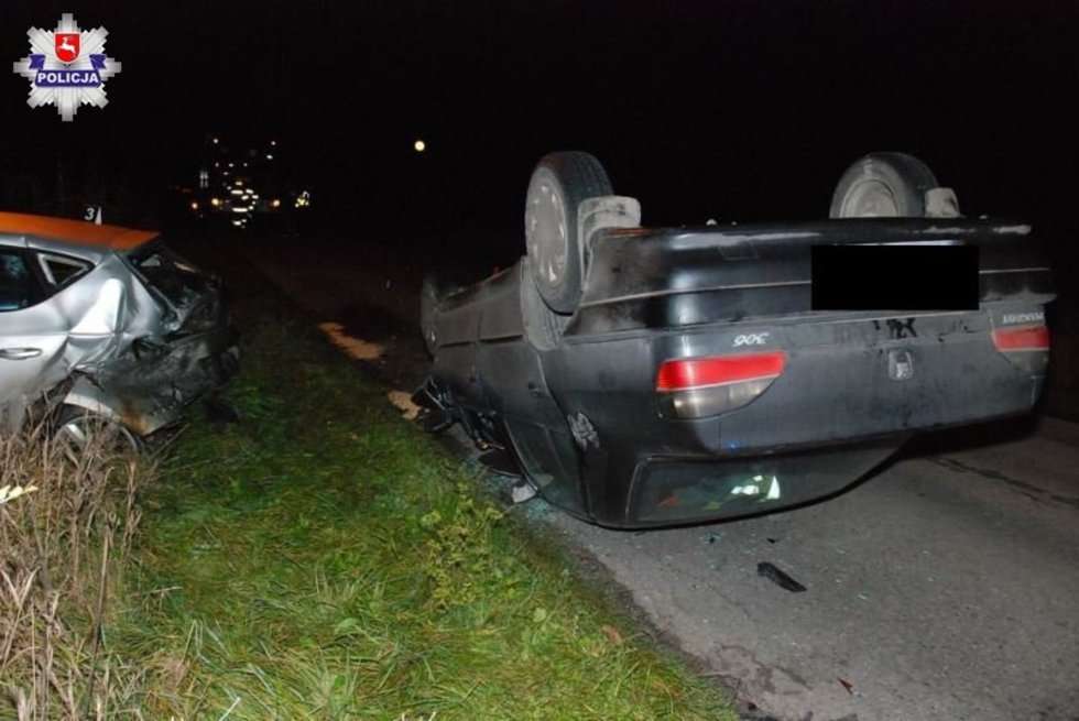  Wypadek w Zarzeczu: Peugeot dachował  - Autor: Policja