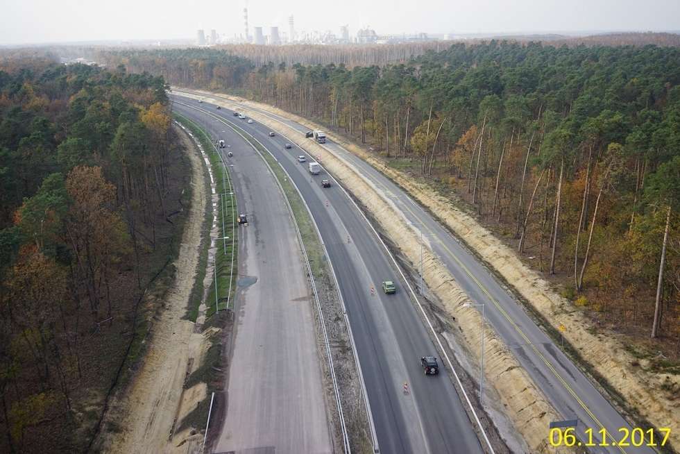  Budowa drogi ekspresowej od węzła Kurów do mostu na Wiśle (zdjęcie 31) - Autor: GDDKiA