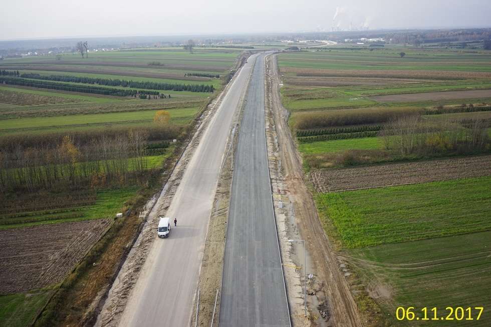  Budowa drogi ekspresowej od węzła Kurów do mostu na Wiśle (zdjęcie 12) - Autor: GDDKiA