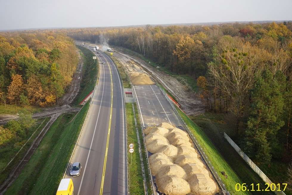  Budowa drogi ekspresowej od węzła Kurów do mostu na Wiśle (zdjęcie 50) - Autor: GDDKiA