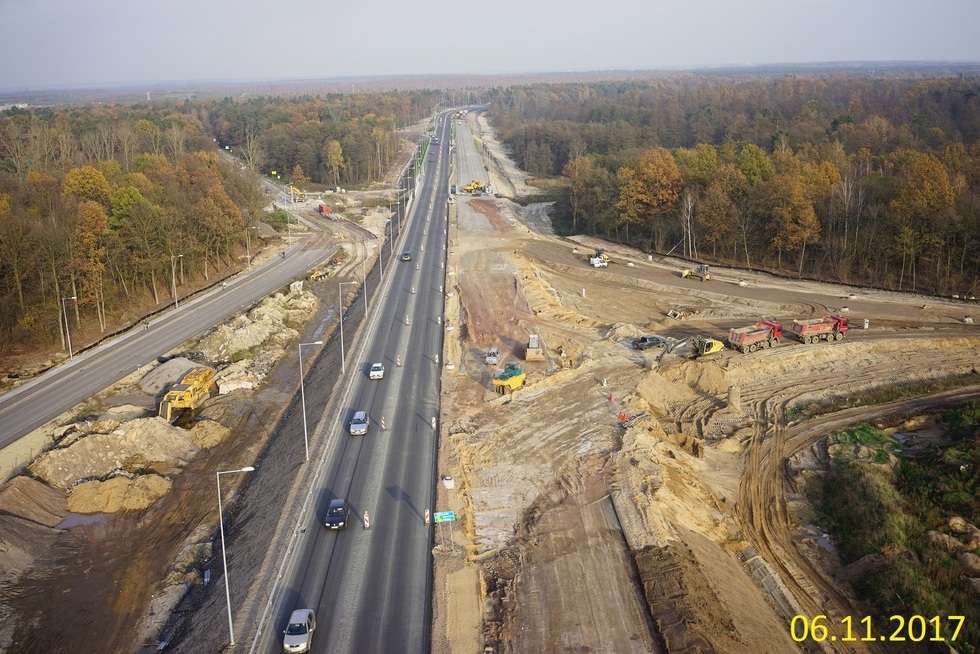  Budowa drogi ekspresowej od węzła Kurów do mostu na Wiśle (zdjęcie 47) - Autor: GDDKiA
