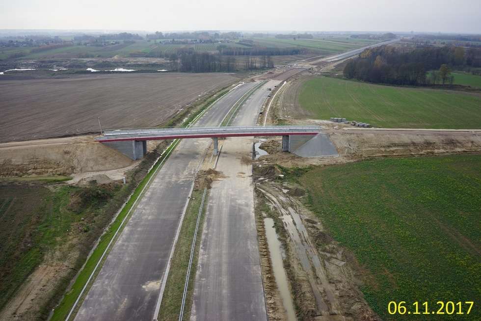  Budowa drogi ekspresowej od węzła Kurów do mostu na Wiśle (zdjęcie 2) - Autor: GDDKiA