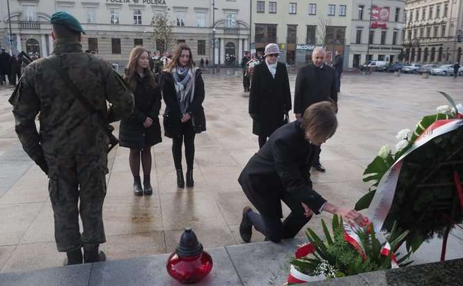 Sesja Rady Miasta i złożenie kwiatów pod pomnikiem Józefa Piłsudskiego