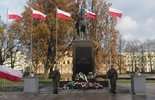 Sesja Rady Miasta i złożenie kwiatów pod pomnikiem Józefa Piłsudskiego (zdjęcie 4)