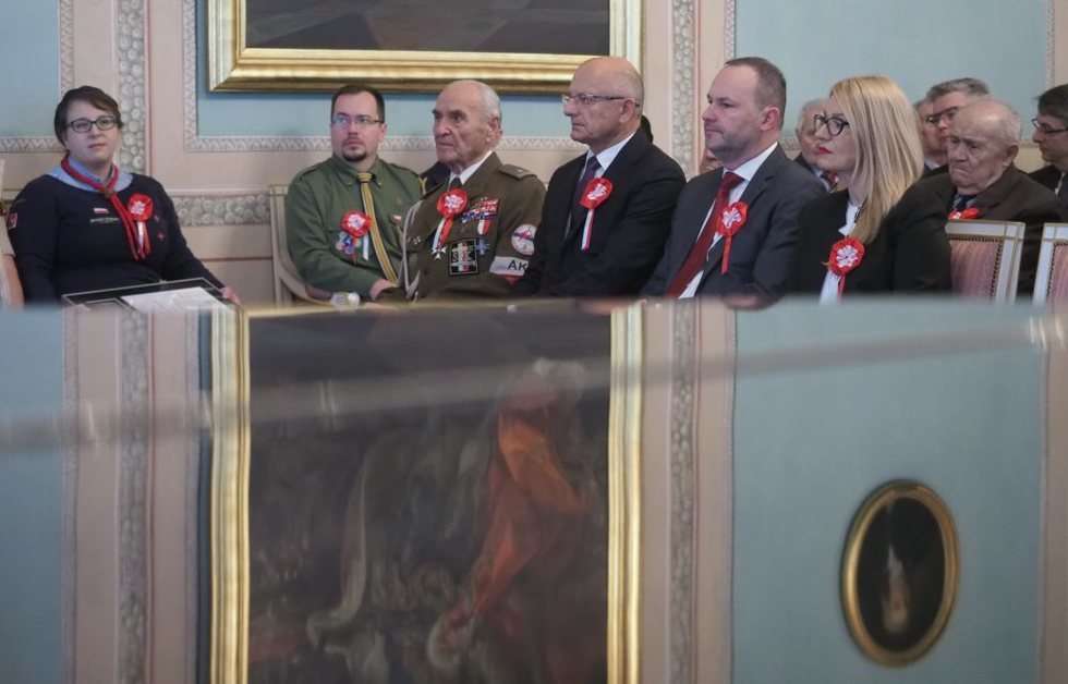  Sesja Rady Miasta i złożenie kwiatów pod pomnikiem Józefa Piłsudskiego (zdjęcie 10) - Autor: Wojciech Nieśpiałowski