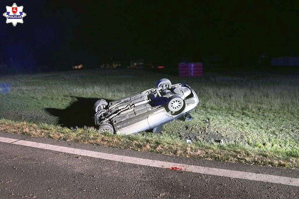  Łabunie: Audi wypadło z drogi i dachowało  - Autor: Policja