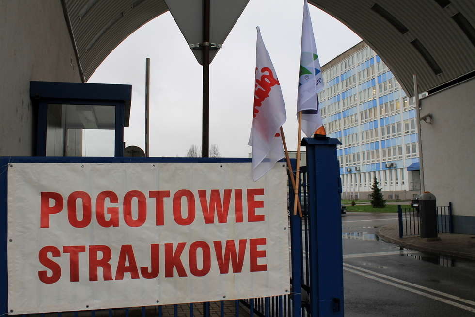  Pogotowie strajkowe w puławskich Azotach (zdjęcie 2) - Autor: Radosław Szczęch