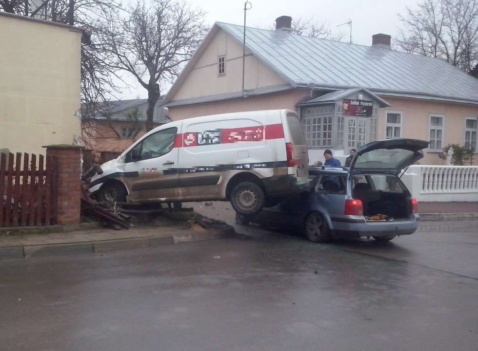  Wypadek w miejscowości Wysokie (zdjęcie 1) - Autor: Aleksandra / alarm24
