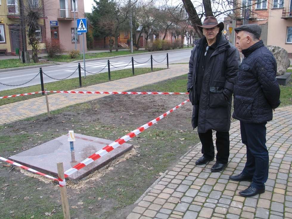  Na skwerku ma zostać zainstalowany pomnik Misji Jana Karskiego (zdjęcie 2) - Autor: Jacek Barczyński