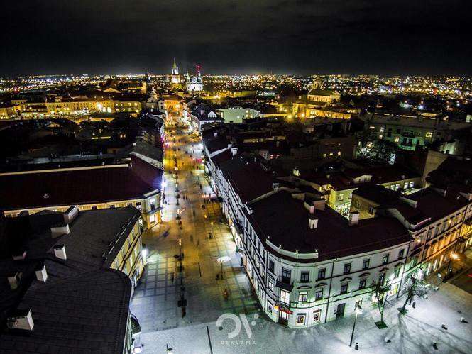 Nocne zdjęcia Lublina z drona