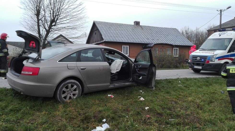  Wypadek i napad w Łopienniku Górnym (zdjęcie 3) - Autor: KP PSP Krasnystaw