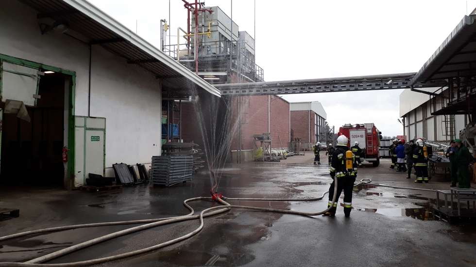  Wyciek amoniaku. Ćwiczenia puławskiej straży pożarnej (zdjęcie 4) - Autor: PSP