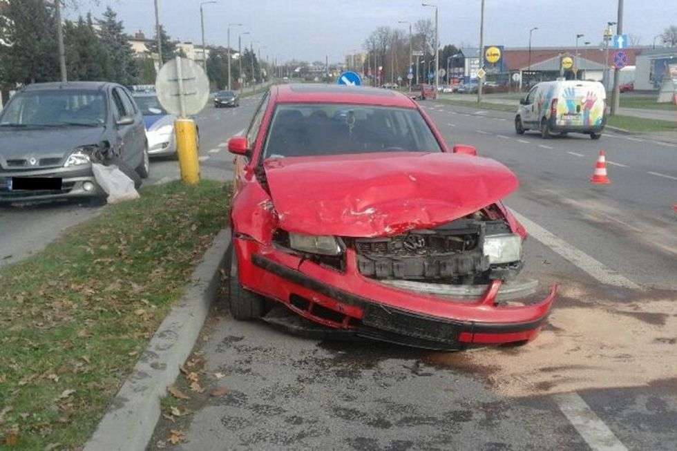  Zderzenie aut w Świdniku  (zdjęcie 1) - Autor: Komenda Powiatowa Policji w Świdniku 