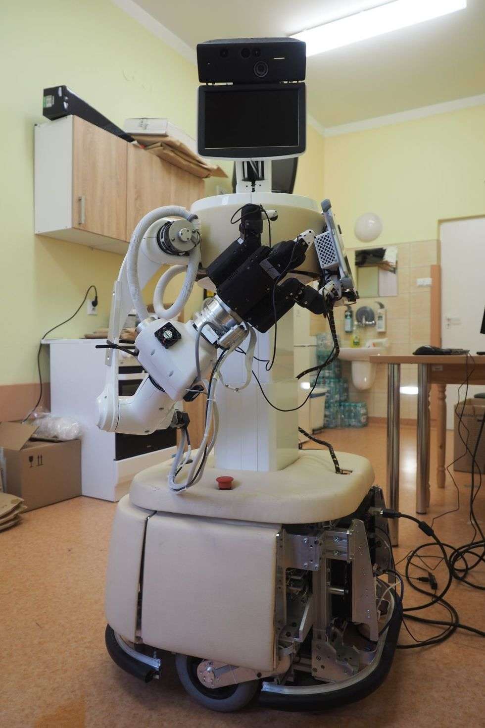  Prototyp robota, który pomoże chorym (zdjęcie 3) - Autor: Łukasz Minkiewicz