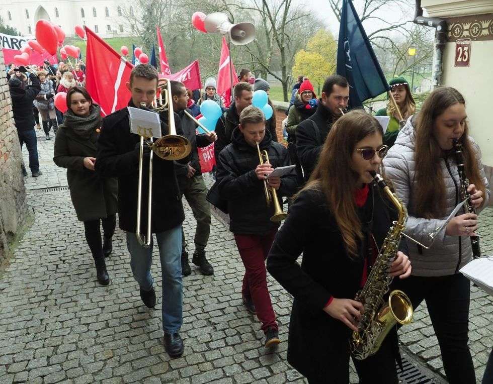  Marsz Szlachetnej Paczki  (zdjęcie 5) - Autor: Maciej Kaczanowski