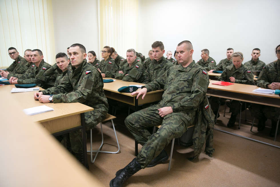  Zamość: Wcielenie ochotników do wojsk obrony terytorialnej (zdjęcie 28) - Autor: Kazimierz Chmiel