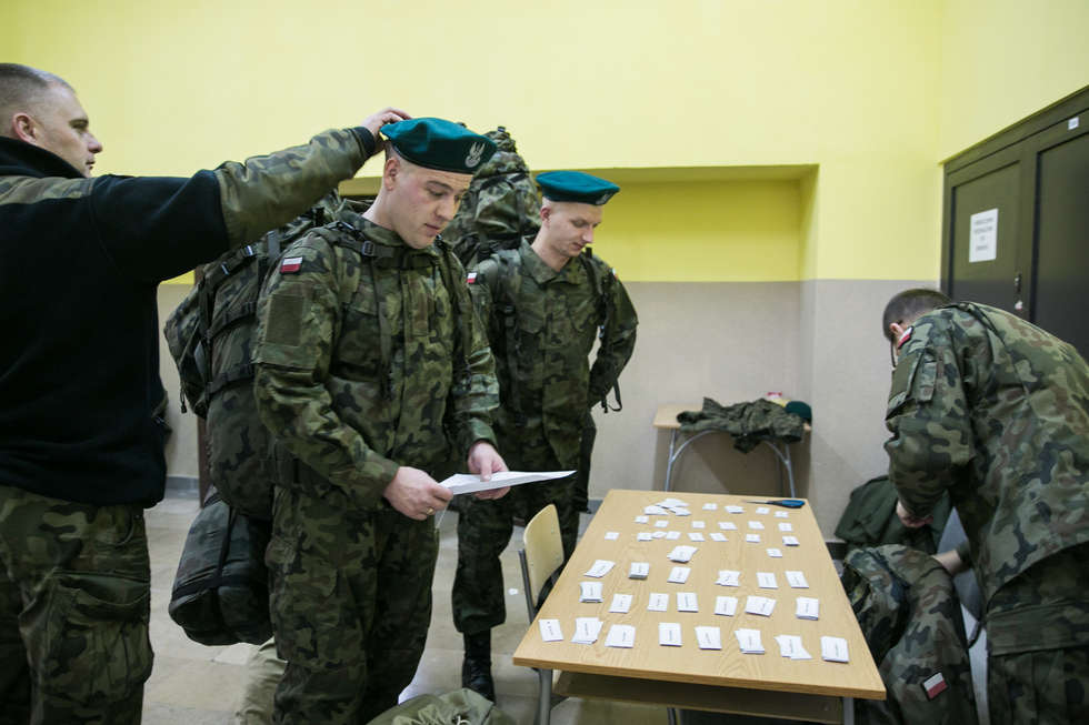  Zamość: Wcielenie ochotników do wojsk obrony terytorialnej (zdjęcie 13) - Autor: Kazimierz Chmiel