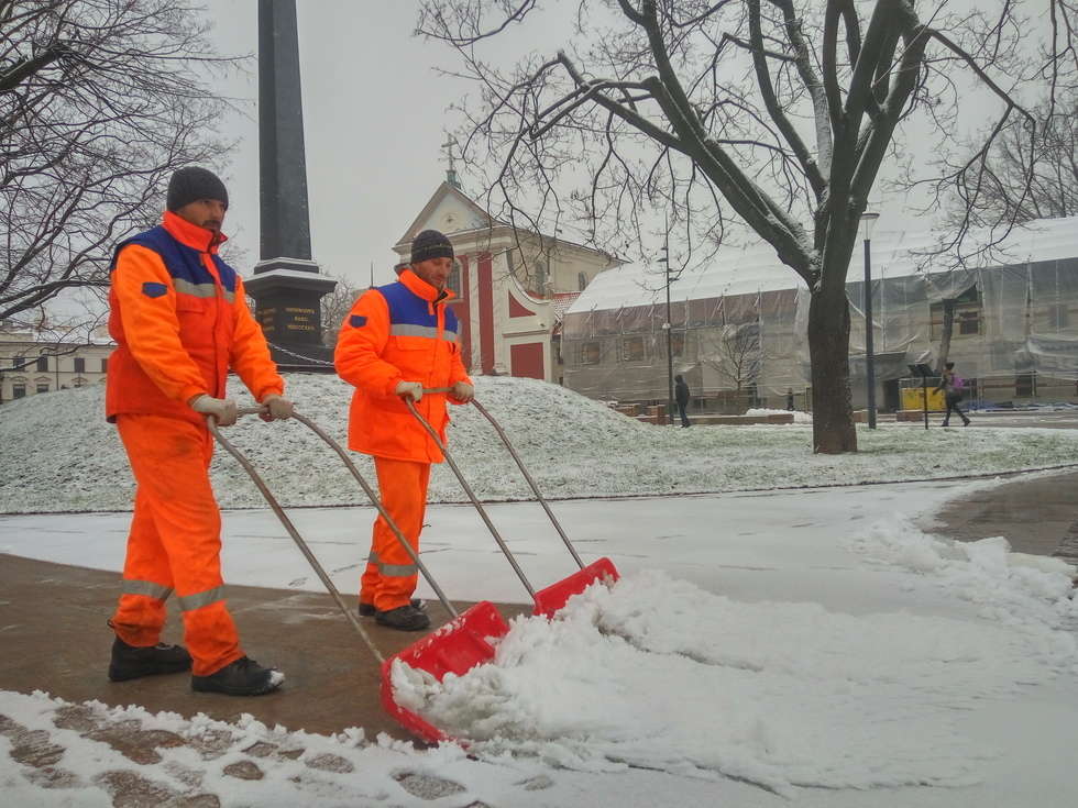  Zima w Lublinie. Trudne warunki na drogach (zdjęcie 2) - Autor: MK