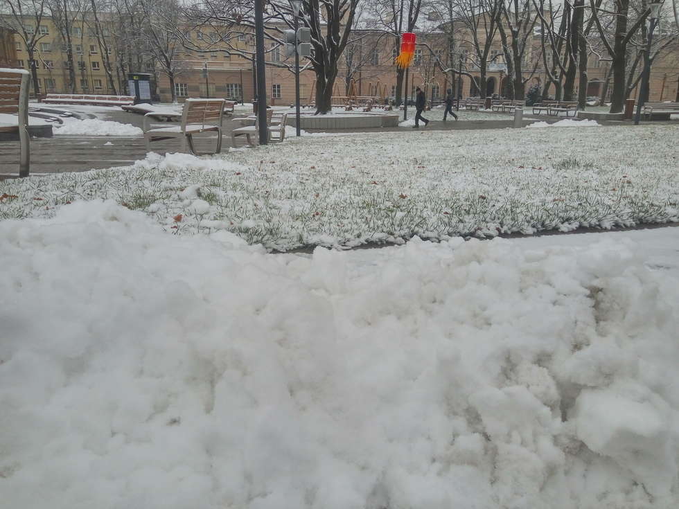  Zima w Lublinie. Trudne warunki na drogach (zdjęcie 5) - Autor: MK