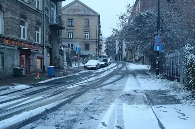 Zima w Lublinie. Trudne warunki na drogach - Autor: ŁM