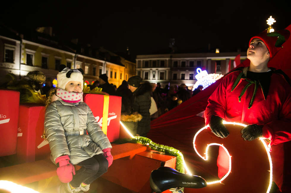  Świąteczne iluminacje na Rynku w Zamościu (zdjęcie 32) - Autor: Kazimierz Chmiel