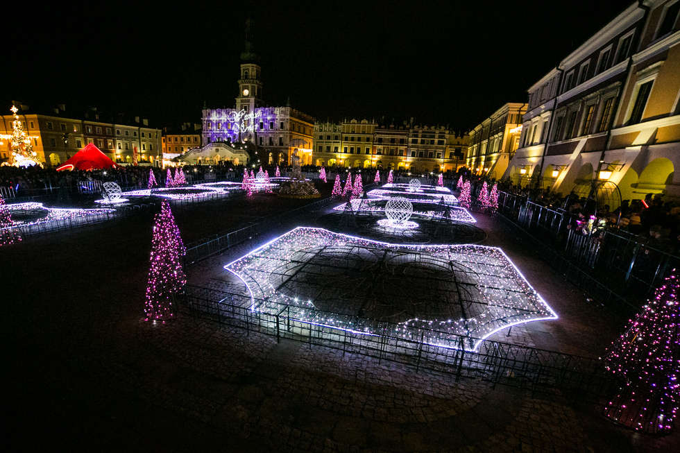  Świąteczne iluminacje na Rynku w Zamościu (zdjęcie 15) - Autor: Kazimierz Chmiel