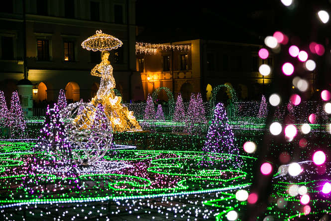 Świąteczne iluminacje na Rynku w Zamościu