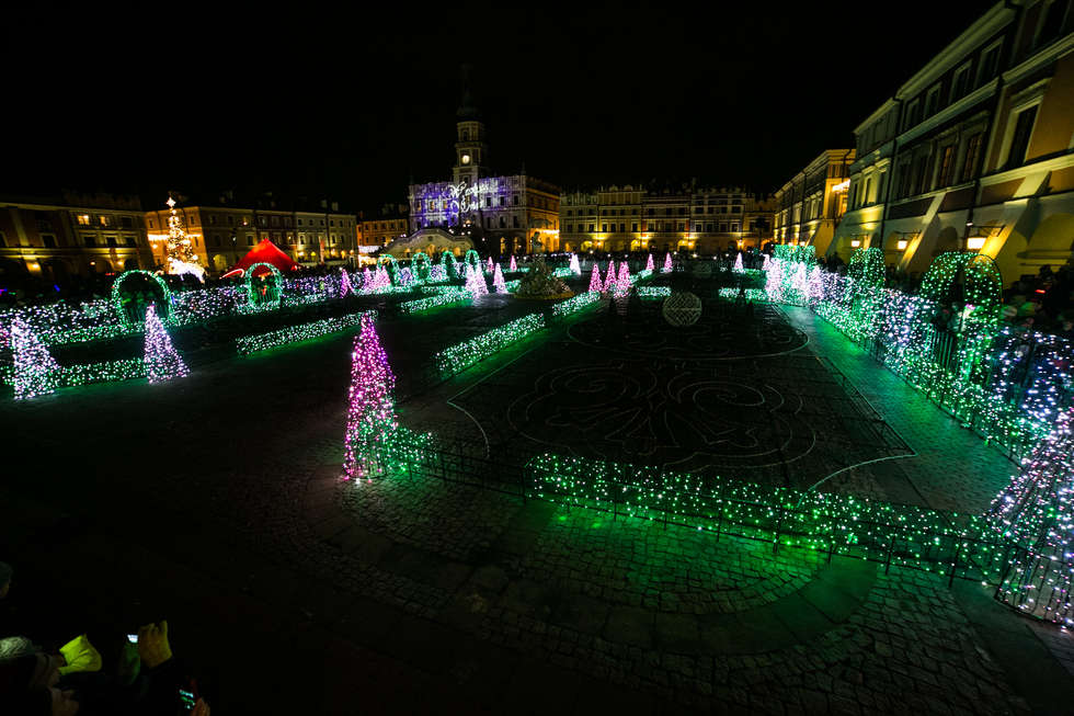  Świąteczne iluminacje na Rynku w Zamościu (zdjęcie 13) - Autor: Kazimierz Chmiel