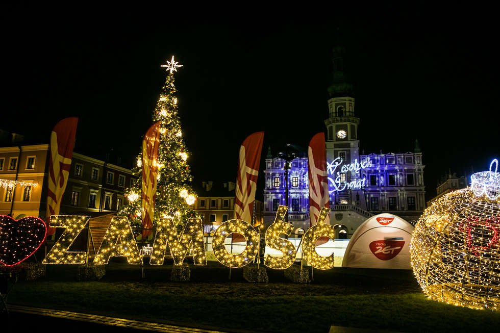  Świąteczne iluminacje na Rynku w Zamościu (zdjęcie 18) - Autor: Kazimierz Chmiel