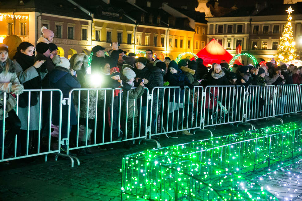  Świąteczne iluminacje na Rynku w Zamościu (zdjęcie 27) - Autor: Kazimierz Chmiel