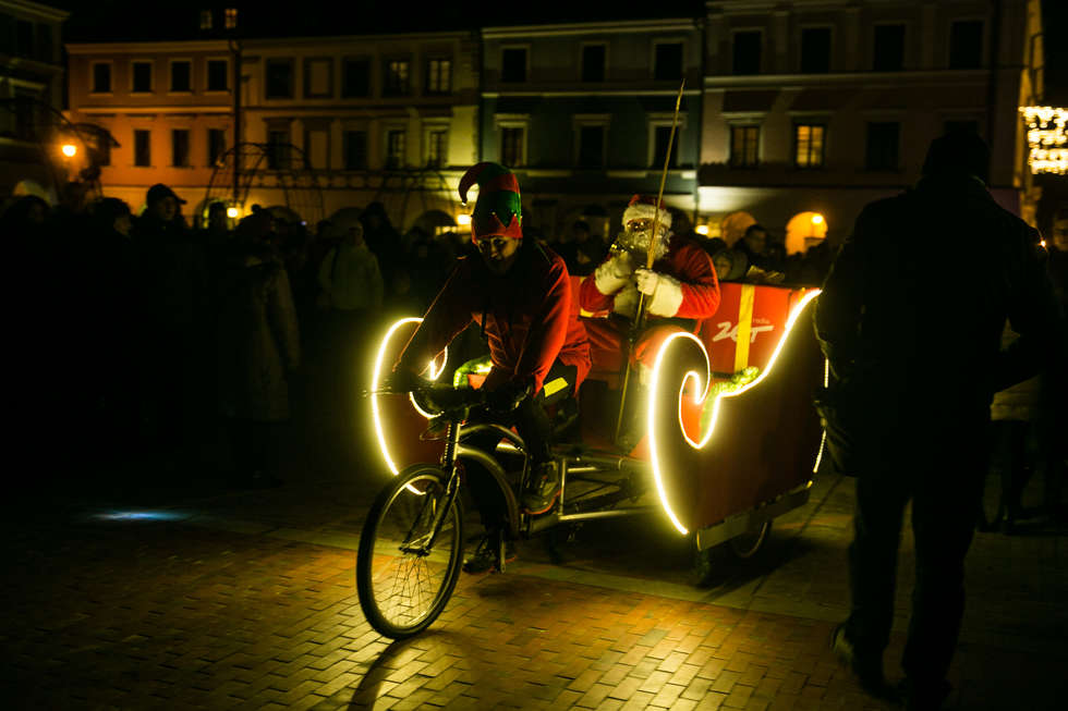  Świąteczne iluminacje na Rynku w Zamościu (zdjęcie 20) - Autor: Kazimierz Chmiel